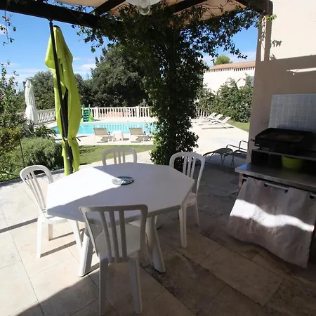 0050 Le Clos De La Garrigue فيلة *